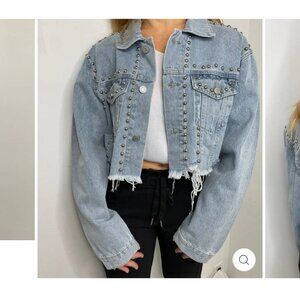 Veveret Women's Baggy Cropped Studded Distressed Denim Jacket Size Small